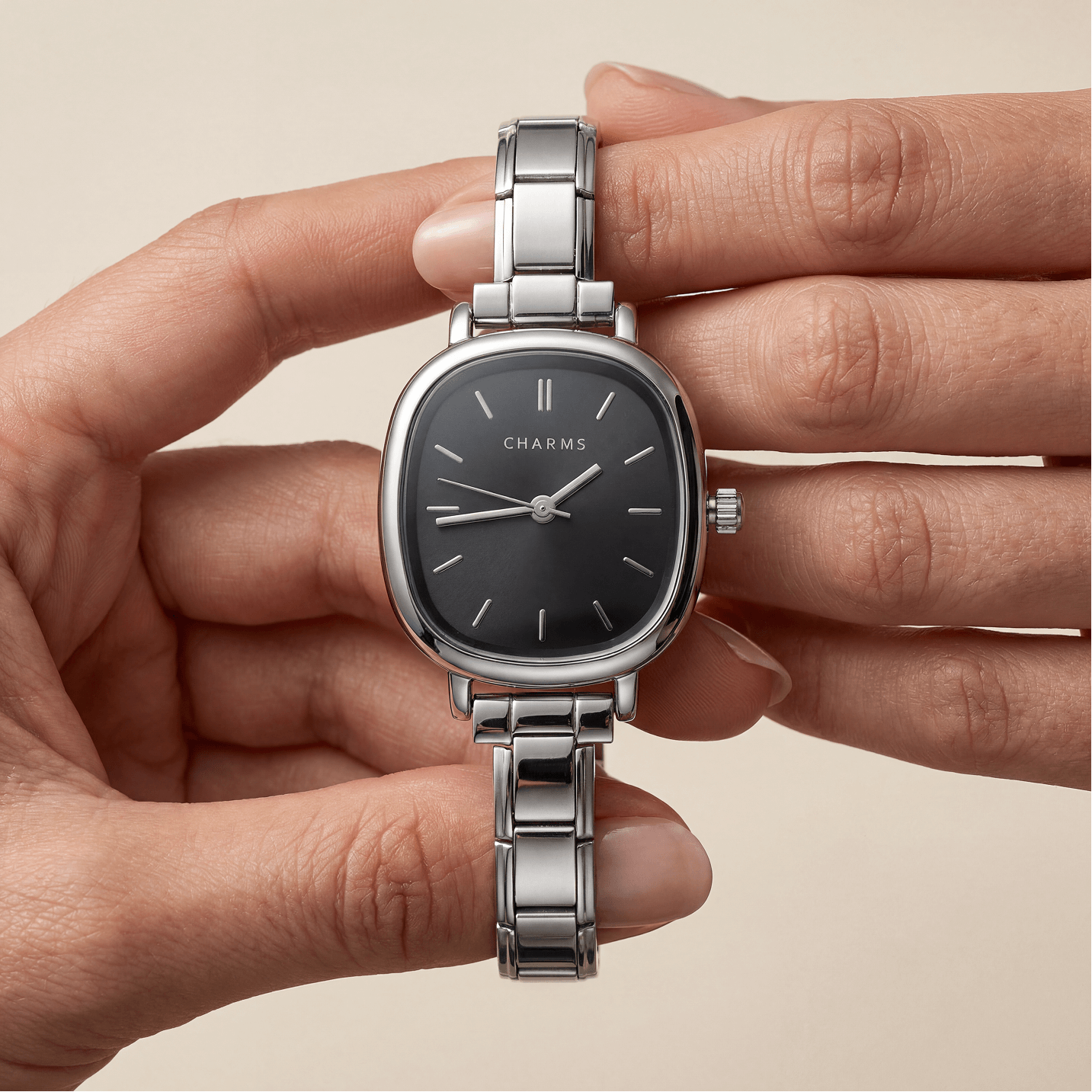 Capri – Silvermodell med svart urtavla