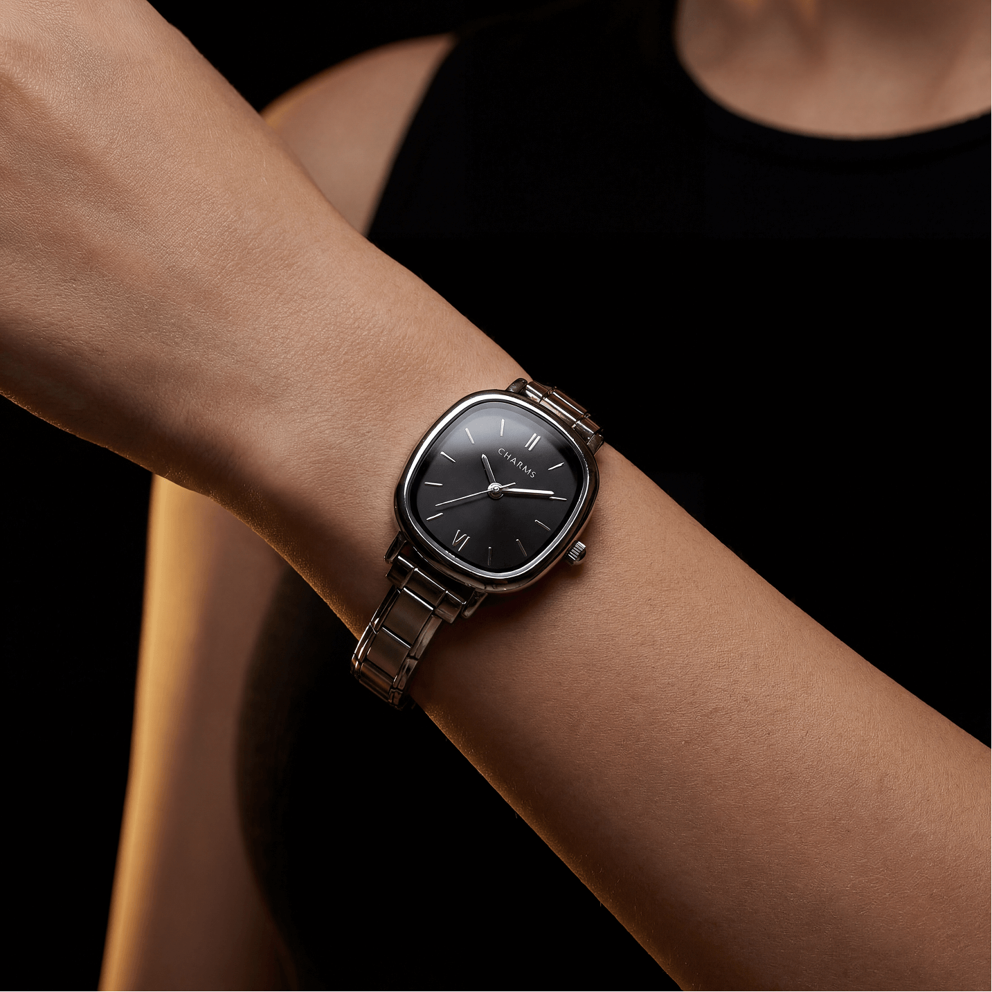 Capri – Silvermodell med svart urtavla