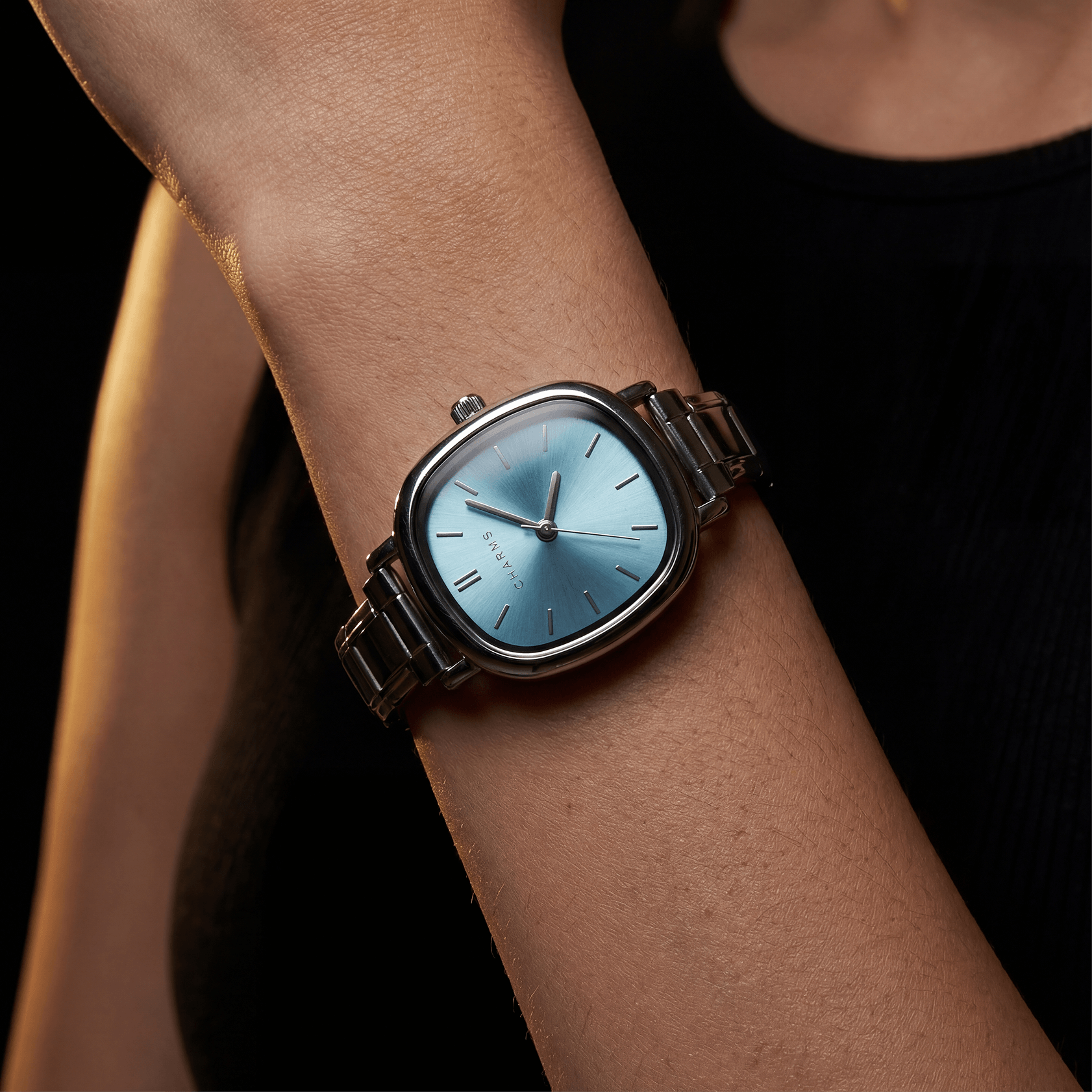 Capri – Silvermodell med blå urtavla